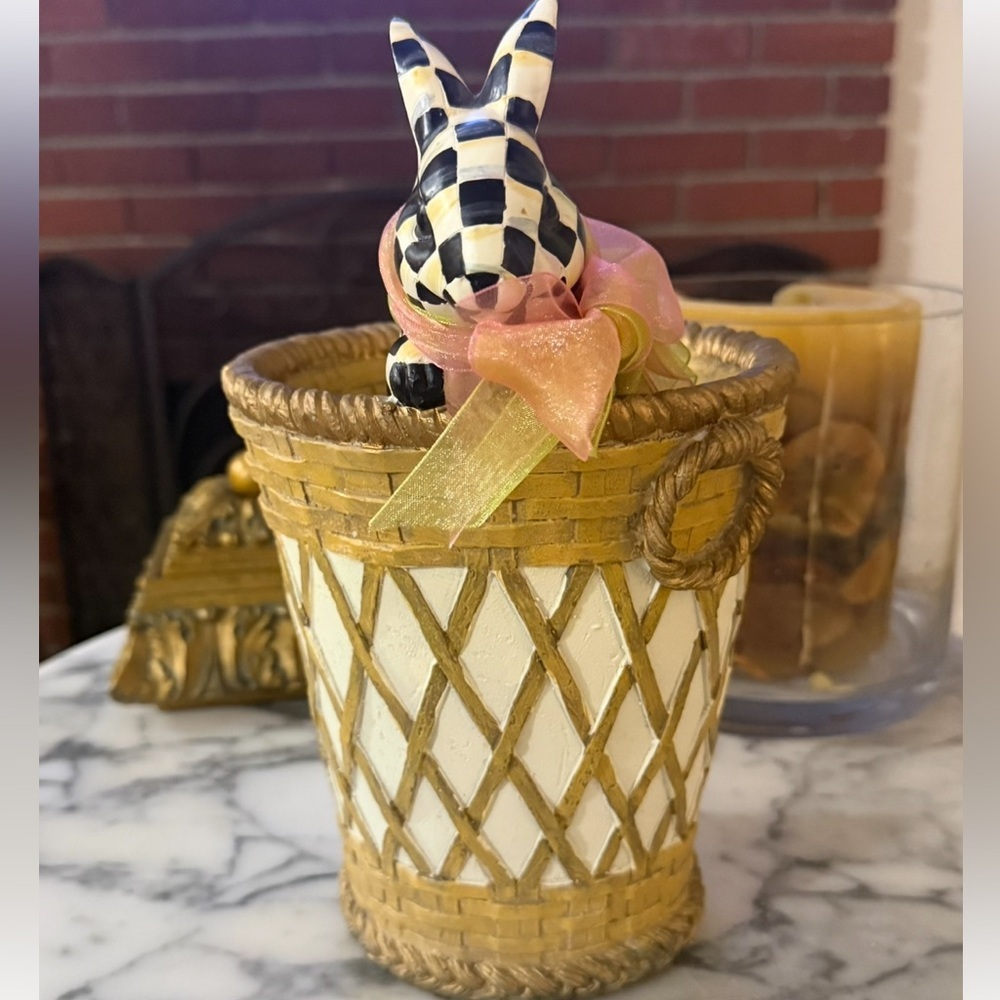MacKenzie-Childs Courtly Check Rabbit Hippity Hop Pot - Picture 7 of 8